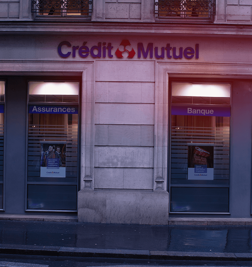 Crédit Mutuel est une banque avec des caisses locales et autonomes