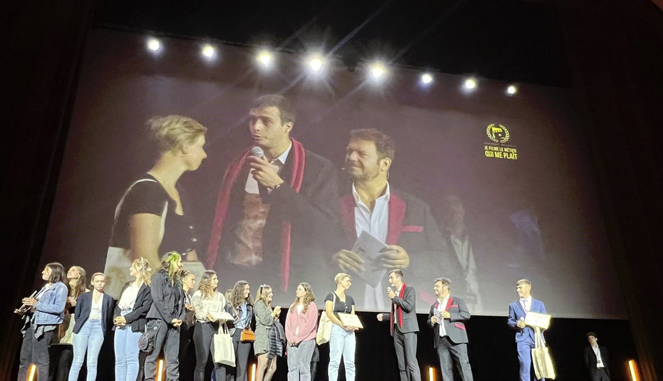 groupe de personne sur scène